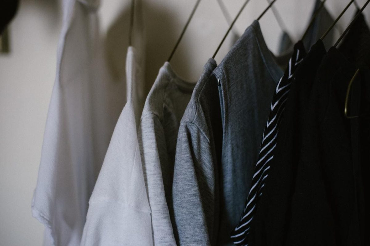 10 zasad slow fashion. Jak wprowadzić minimalizm do swojej szafy?