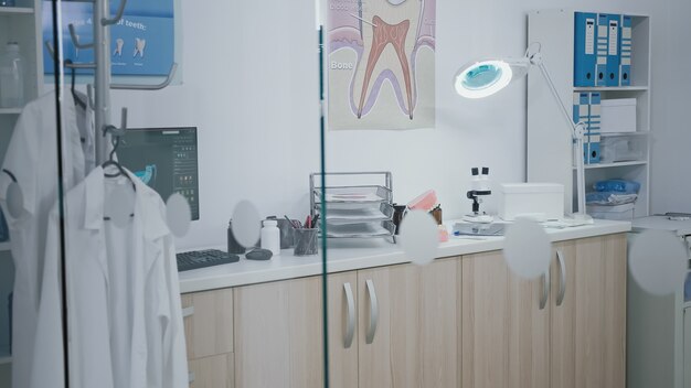 Jak wybrać odpowiednie wyposażenie gabinetu stomatologicznego: poradnik dla lekarzy dentystów